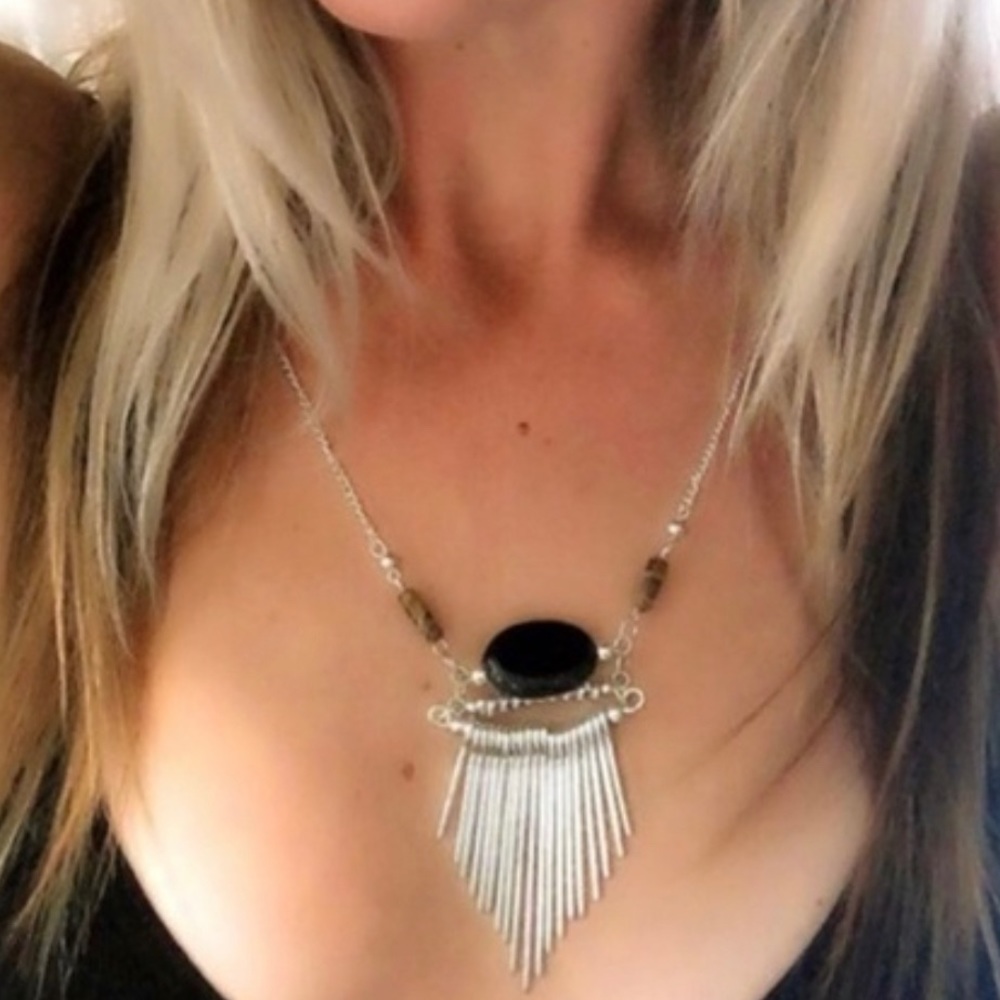 NEW LAREDO BLACK STONE PENDANT NECKLACE WITH SILVER DETAILS